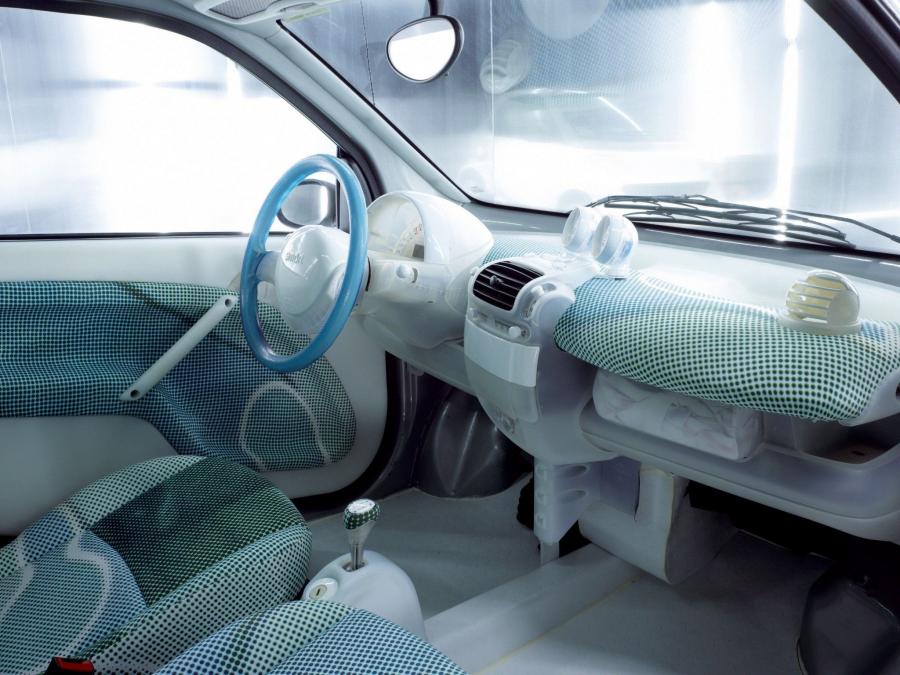 Интерьер Smart City Cabrio RHD Concept 2001 года  (фото 2 из 2)